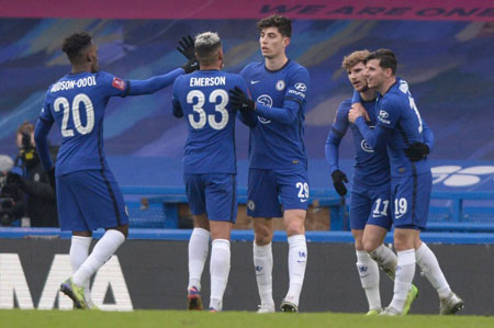 卡梅隆出席海南电影节大师班，以纳威族仪式开场