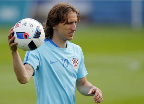 阿斯报：皇马希望与维尼修斯续约，双方正在努力达成最终协议